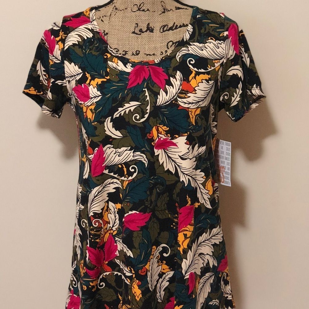 NWT Lularoe Classic T size XS. Paisley pattern.
